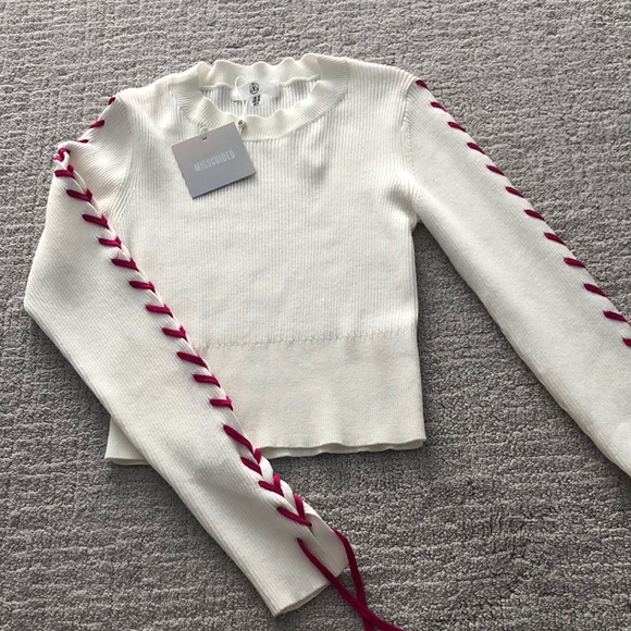 white sweater - Picture 1 of 5